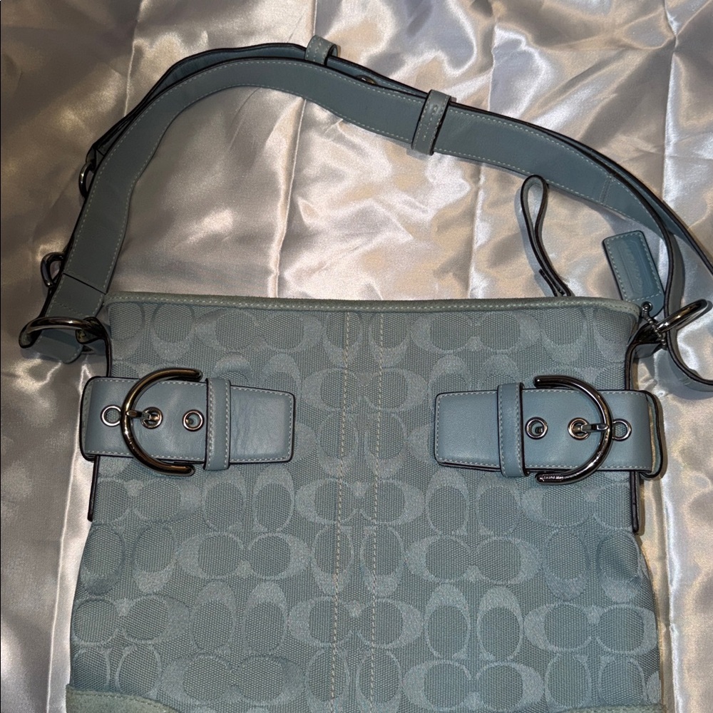 Coach perfect Y2K Soho Tiffany Blue Messenger/ Shoulder Bag
13 - Picture 2 of 11